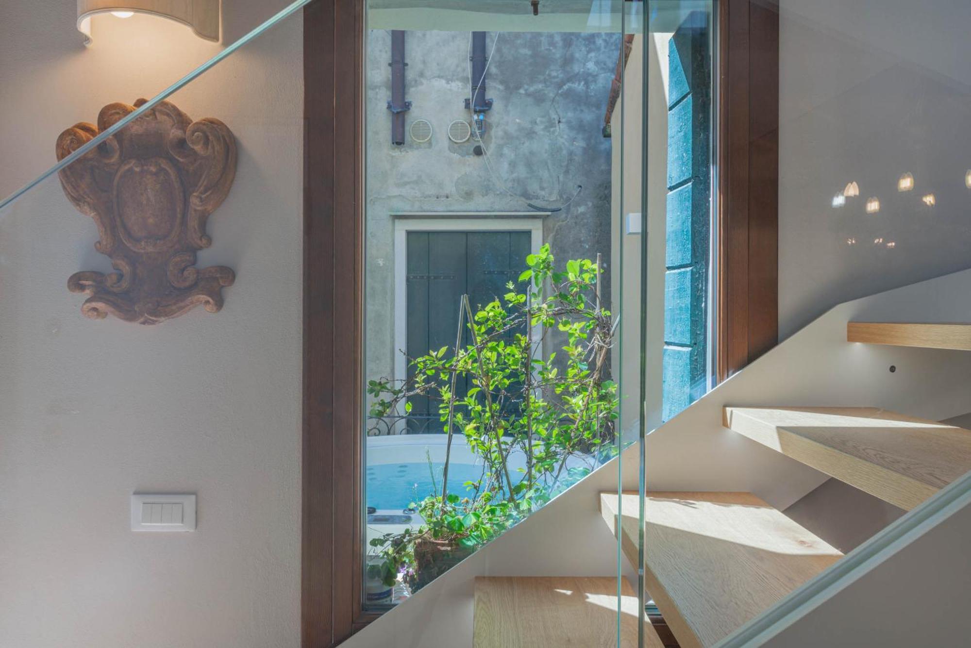 Casa Virginia Direct At The Canal Cannaregio With Own Roof Terrace Venedig Exteriör bild