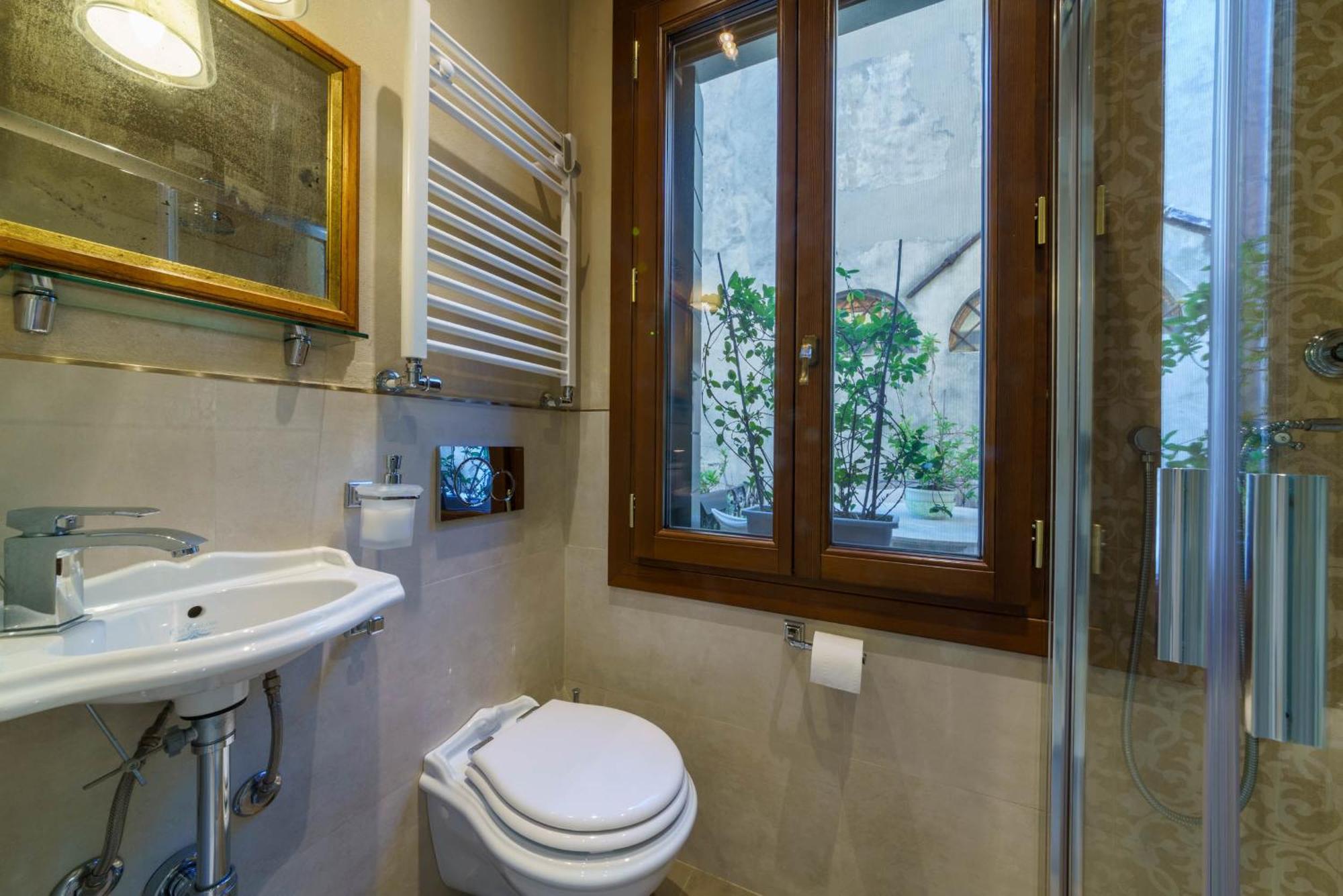 Casa Virginia Direct At The Canal Cannaregio With Own Roof Terrace Venedig Exteriör bild